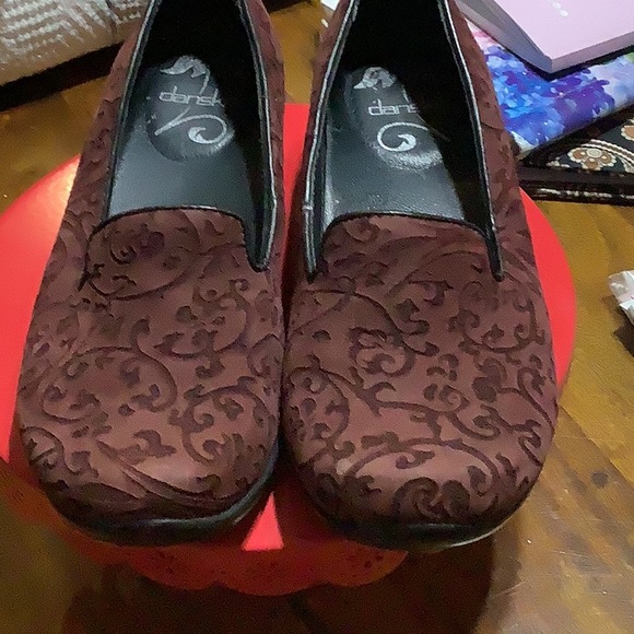 Dansko Maroon/plum color Slip-ONS size 36 (6) - Picture 2 of 9